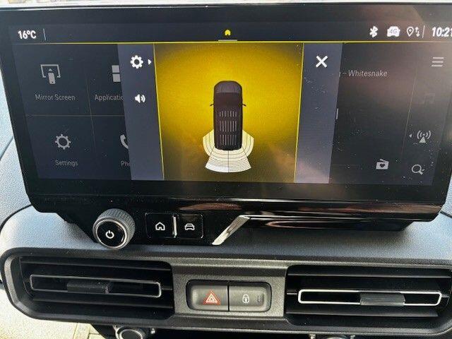 Vauxhall Combo image 12